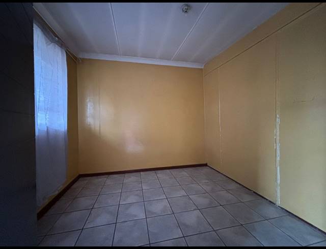 2 BEDROOM FLAT FOR SALE IN VEREENIGING CENTRAL